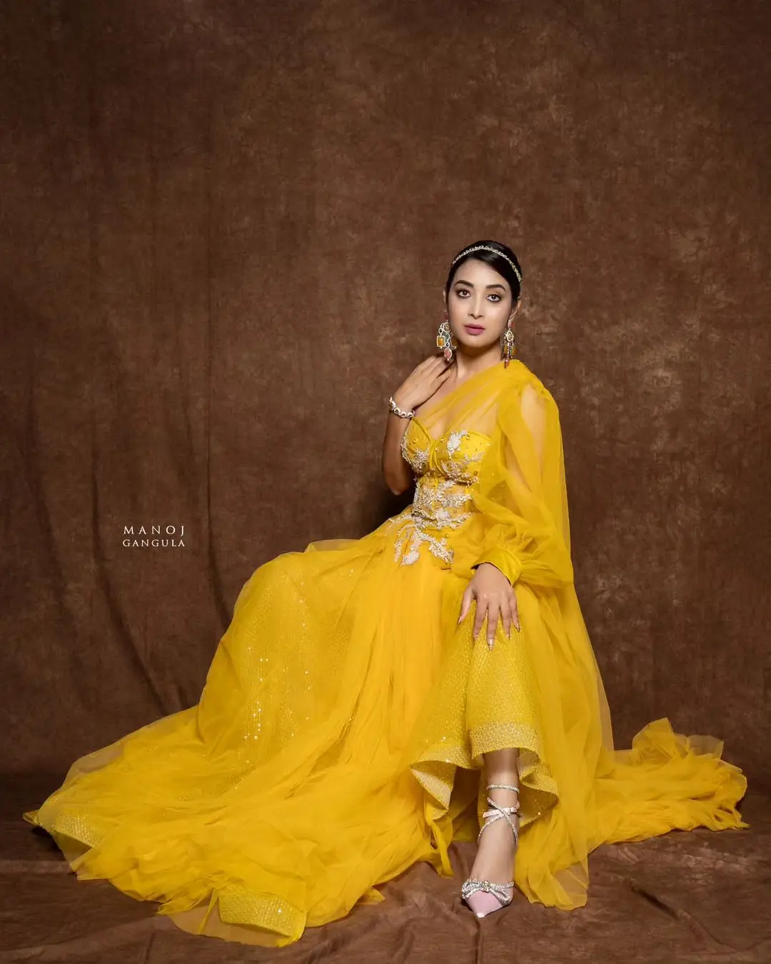 ETV Actress Bhanu Sri Long Legs Show in Yellow Gown